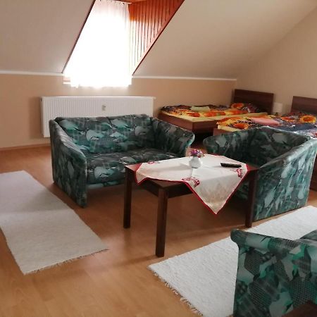 Ubytovanie Emily Dunajská Streda Extérieur photo
